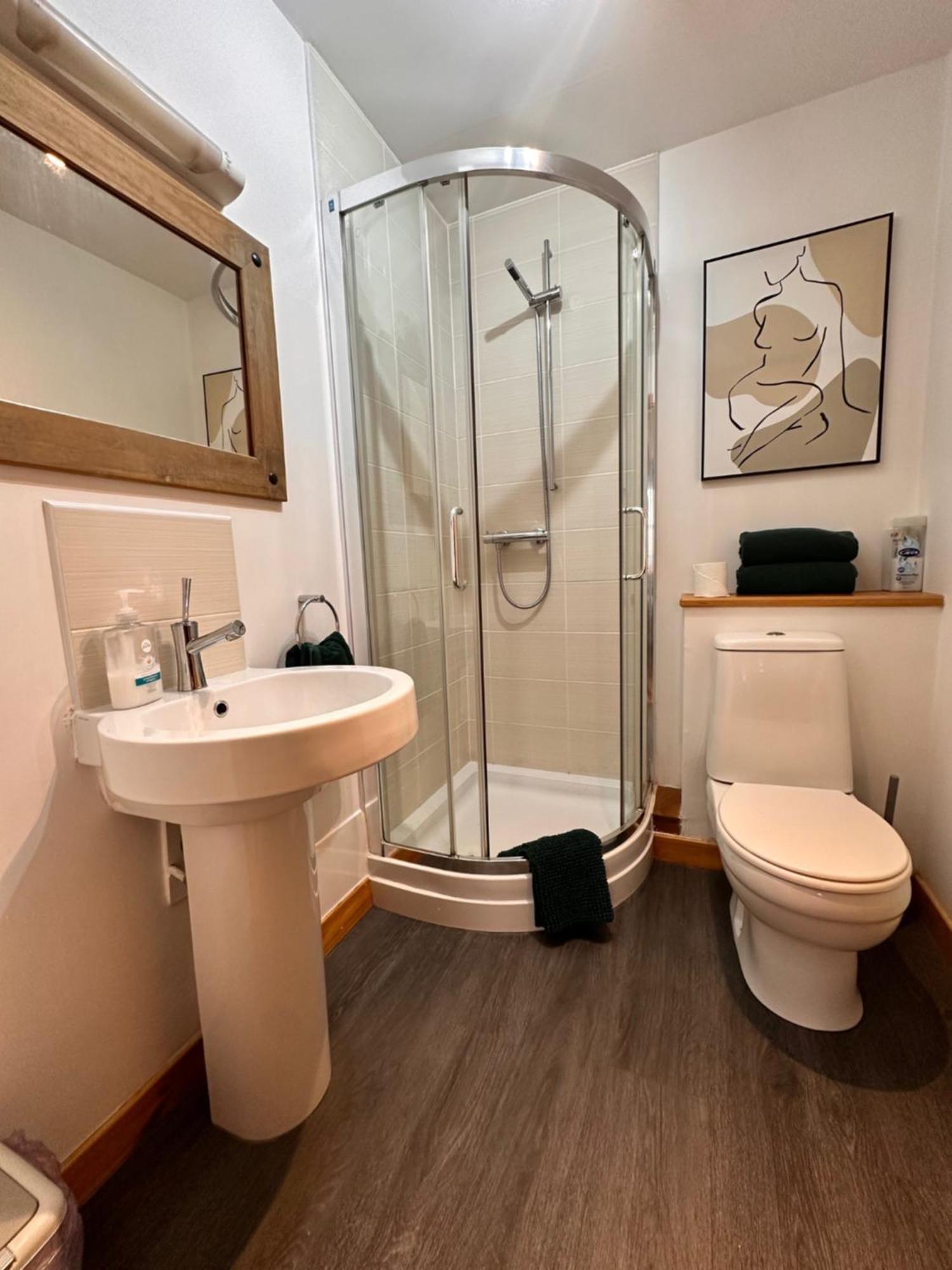 City Centre Apartment Next To Bus And Train Station 因弗内斯 外观 照片