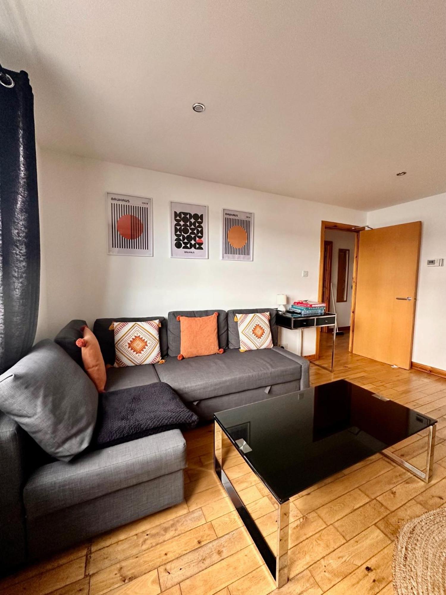 City Centre Apartment Next To Bus And Train Station 因弗内斯 外观 照片