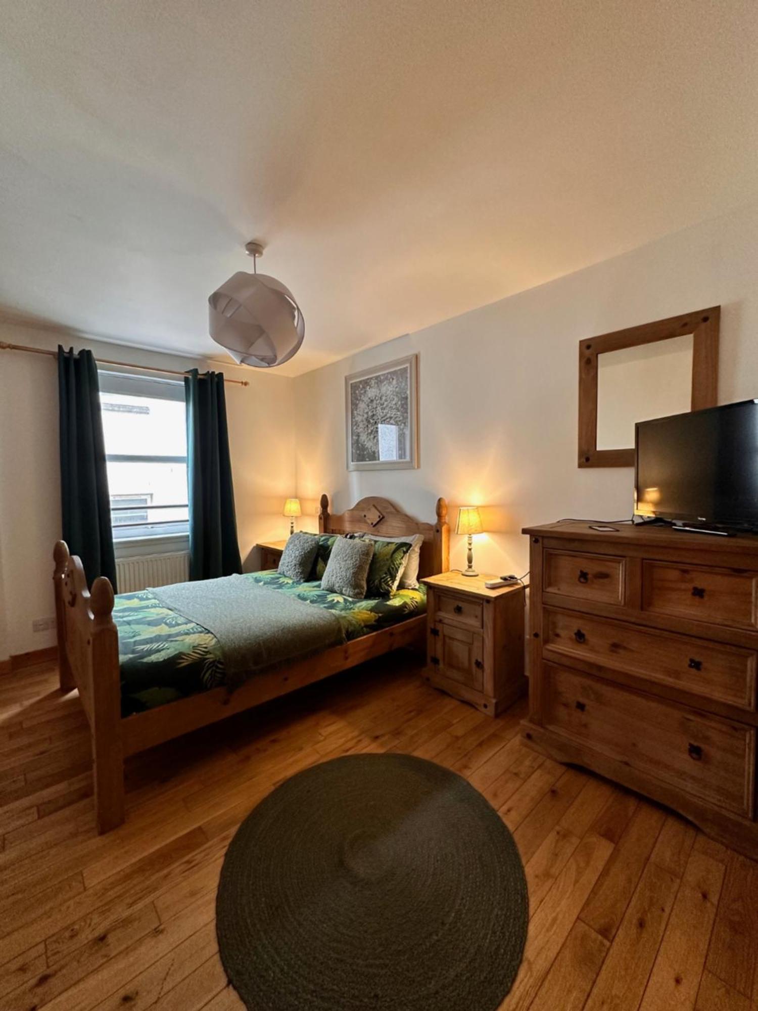 City Centre Apartment Next To Bus And Train Station 因弗内斯 外观 照片