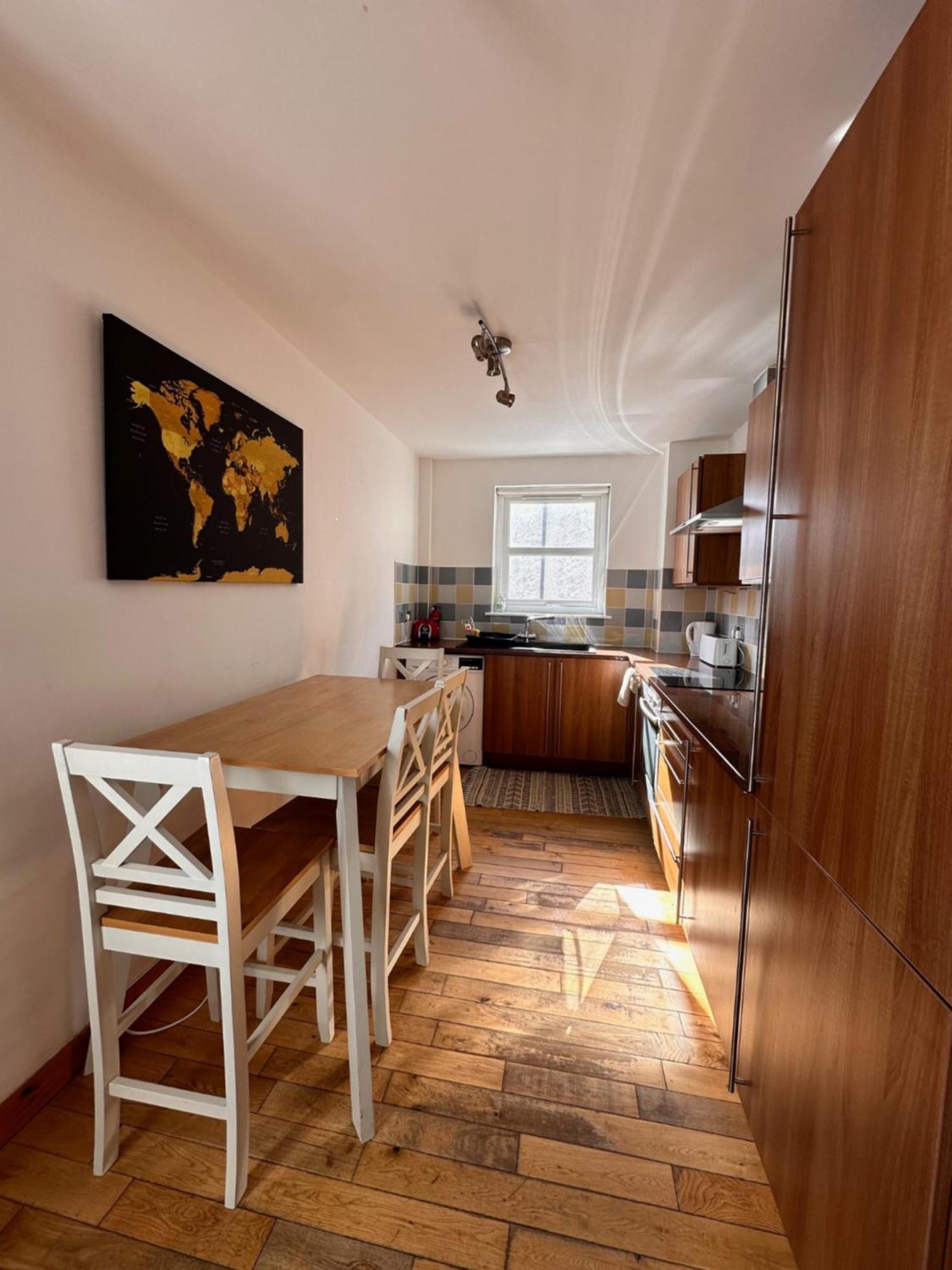 City Centre Apartment Next To Bus And Train Station 因弗内斯 外观 照片