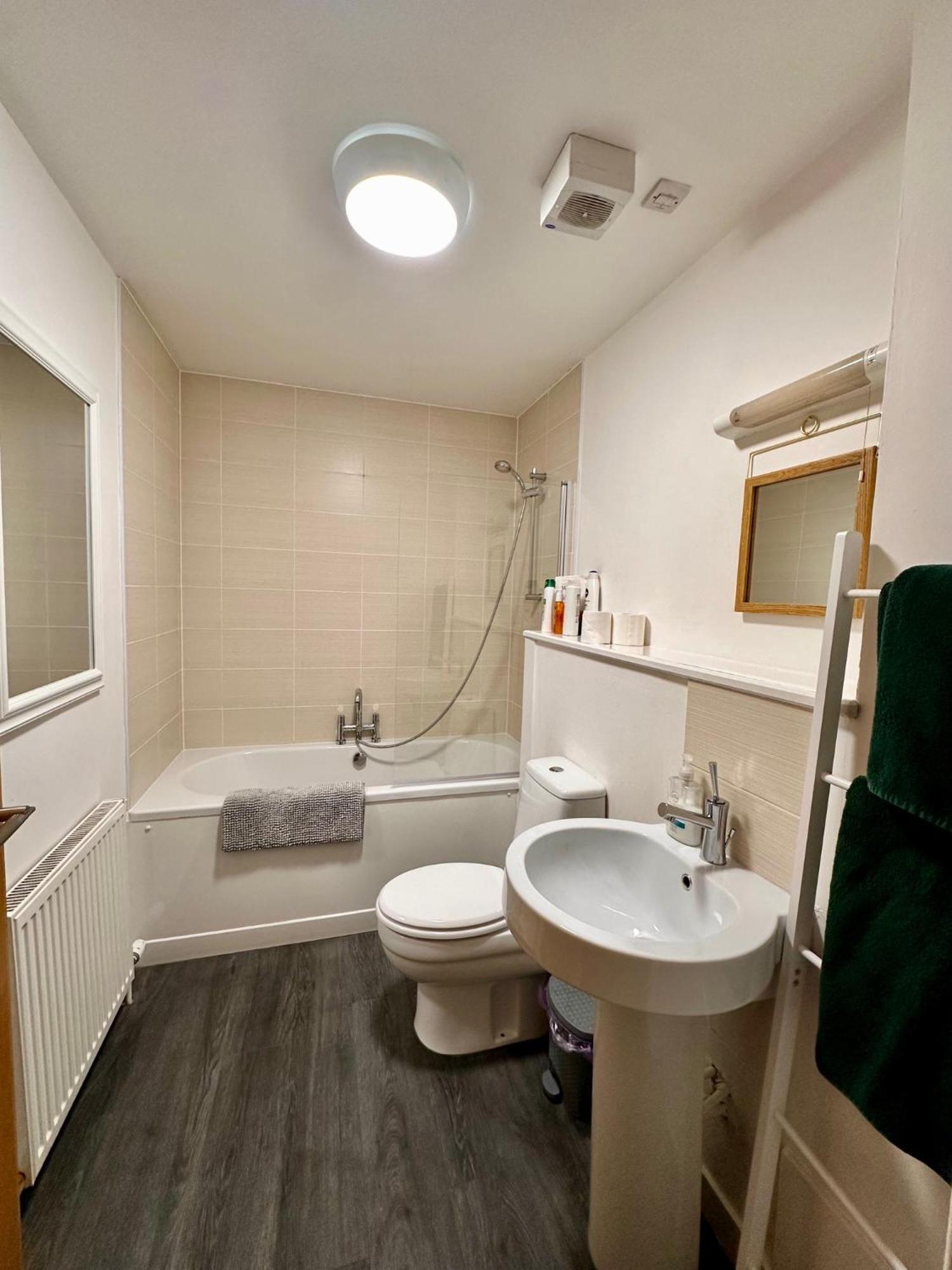 City Centre Apartment Next To Bus And Train Station 因弗内斯 外观 照片